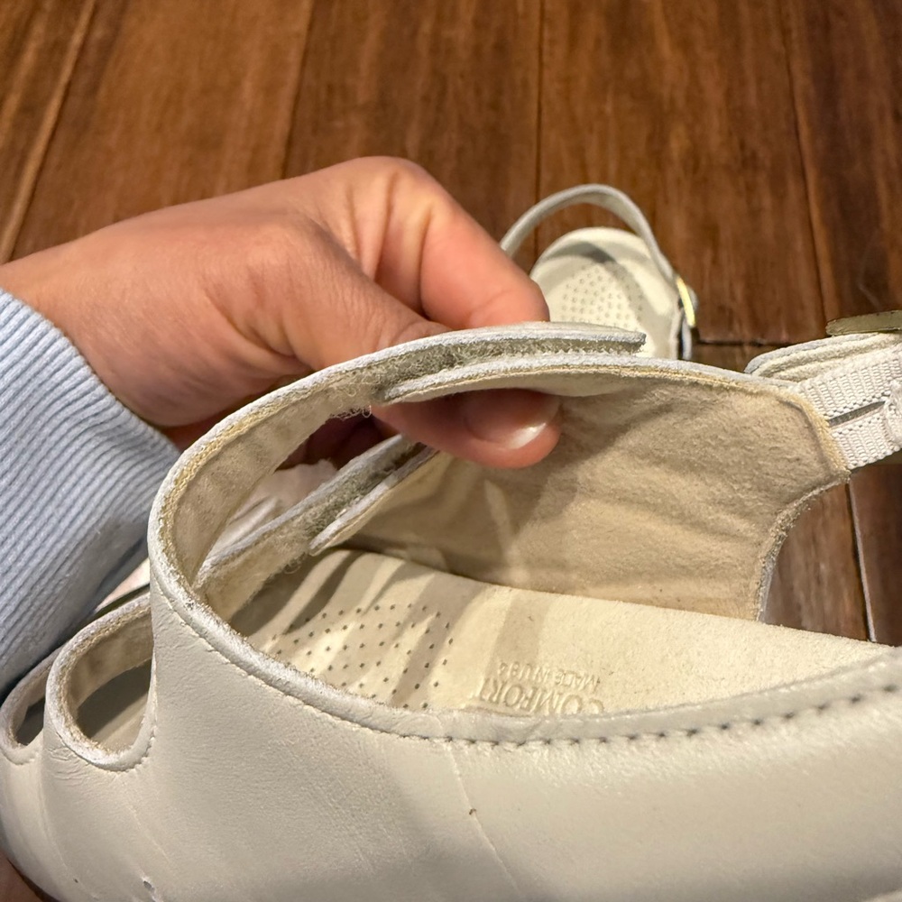SAS Quatro Slingback Cream Sandals - Picture 6 of 9